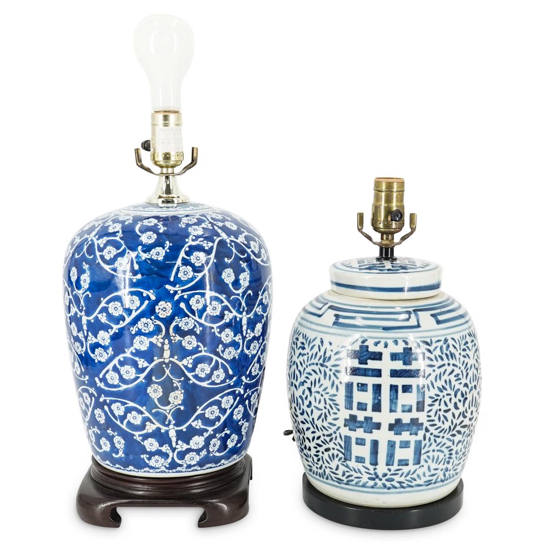 (2 Pc) Chinese White & Blue Porcelain Table Lamps (1 of 7)