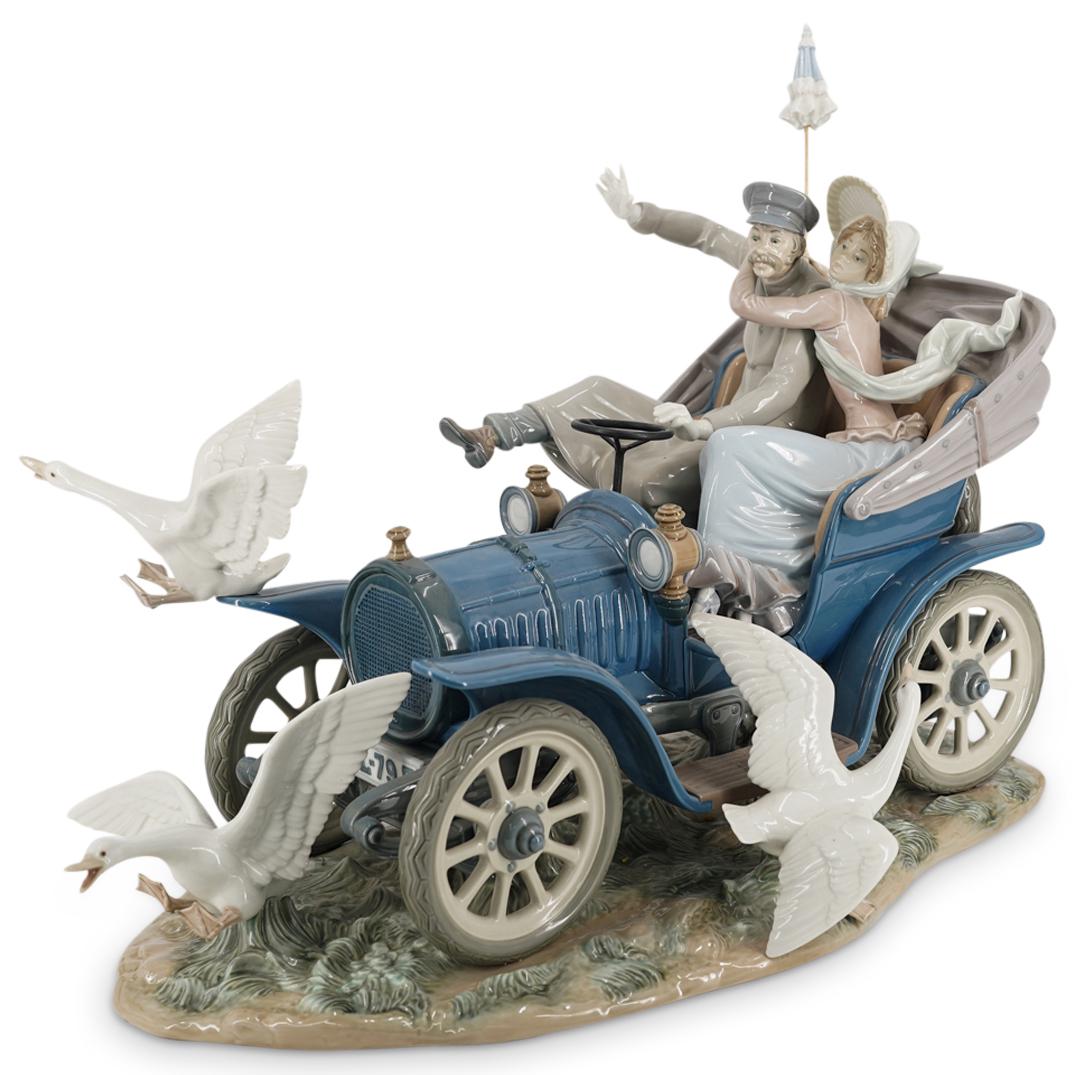 Lladro "Car In Trouble" Porcelain Sculpture (1 of 10)
