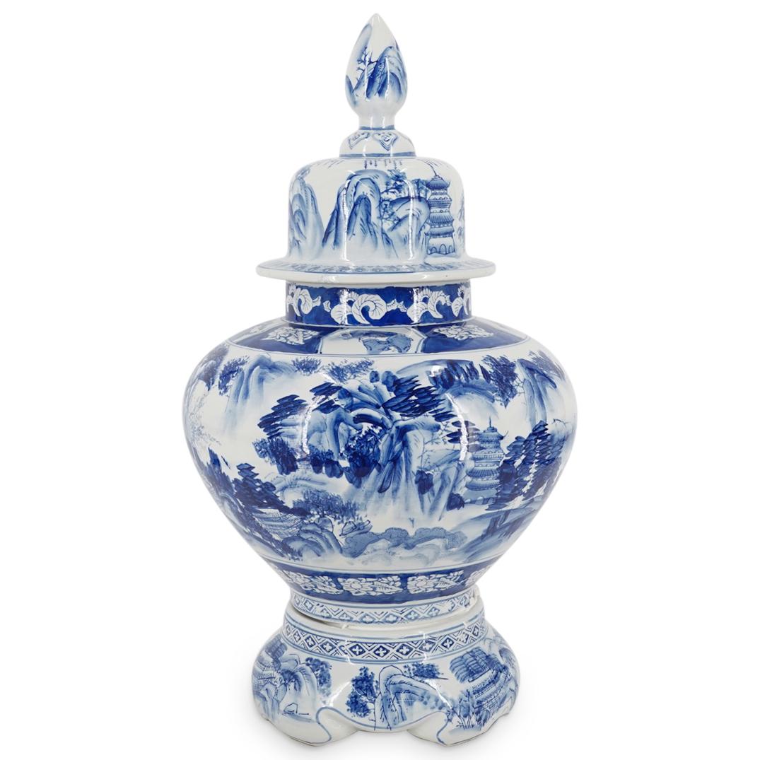 Large Maitland Smith Style Chinese Blue And White Lidded Urn (1 of 8)
