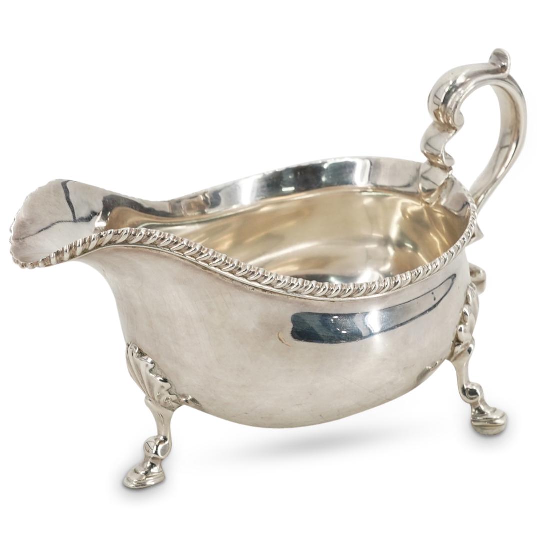 Thomas Bradbury & Sons Sheffield Sterling Gravy Boat (1 of 4)