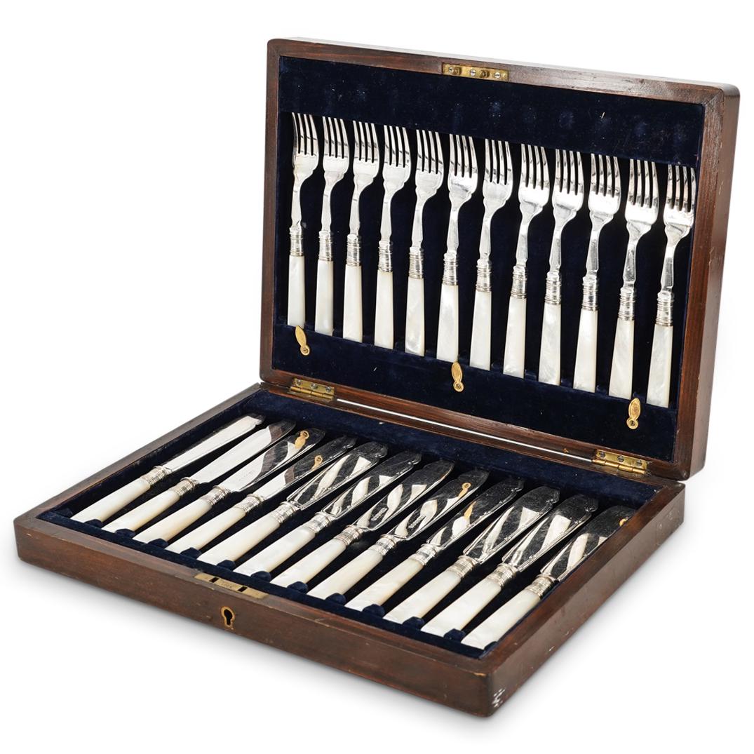 (24 Pc) Antique Mother-Of-Pearl & EPNS Silver Fish Cutlery Set (1 of 7)