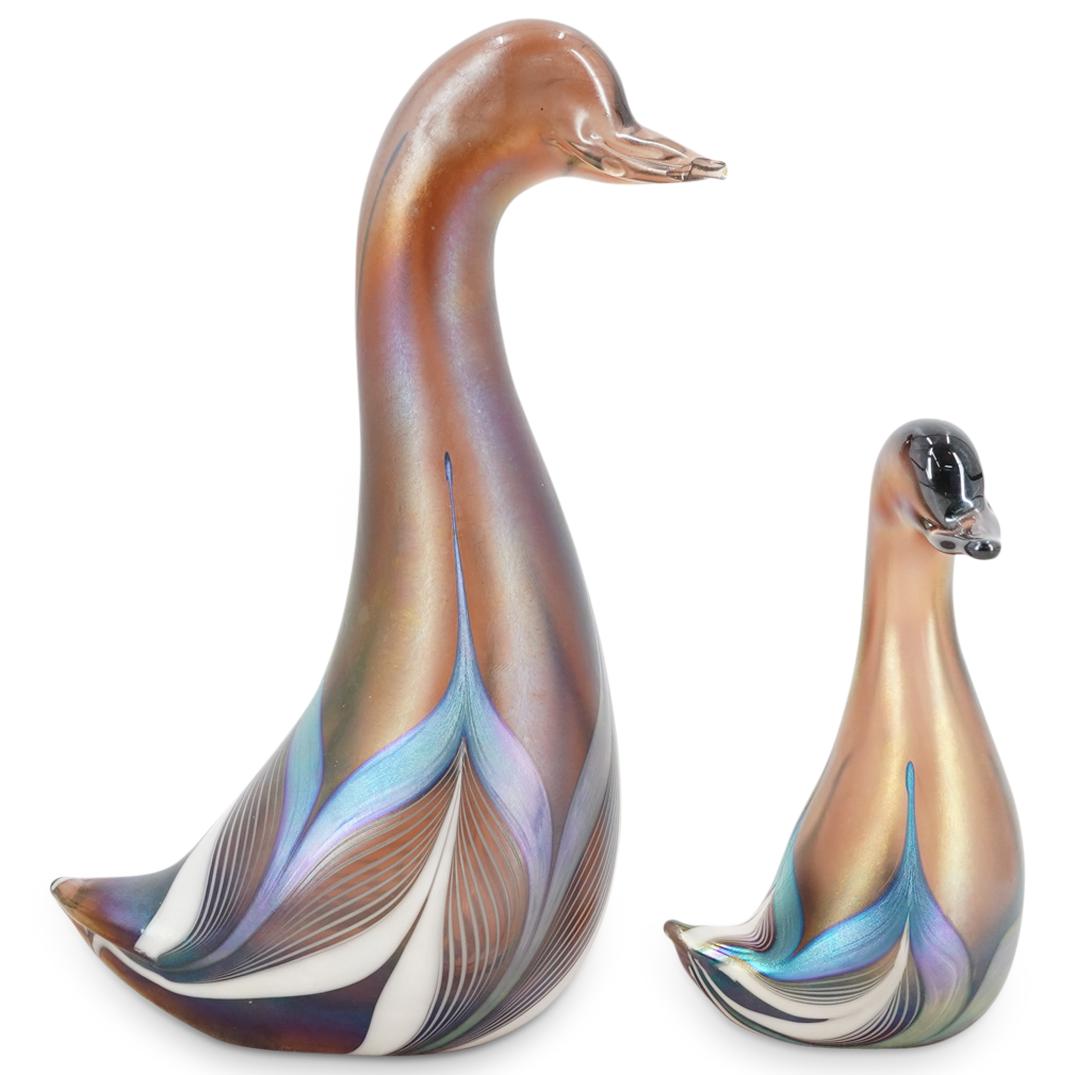 (2 Pc) Stuart Abelman Art Glass Swan Figurines (1 of 6)