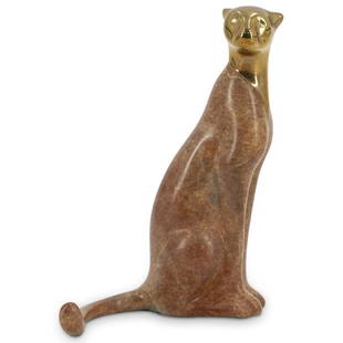 Loet Vanderveen (Dutch, 1921-2015) Limited Edition "Seated Cheetah" Bronze: DESCRIPTION: Loet Vanderveen contemporary limited edition patinated bronze animal statue depicting a "Classic Seated Cheetah". Numbered 2356 from a total of 2500 pieces. With number and engraved