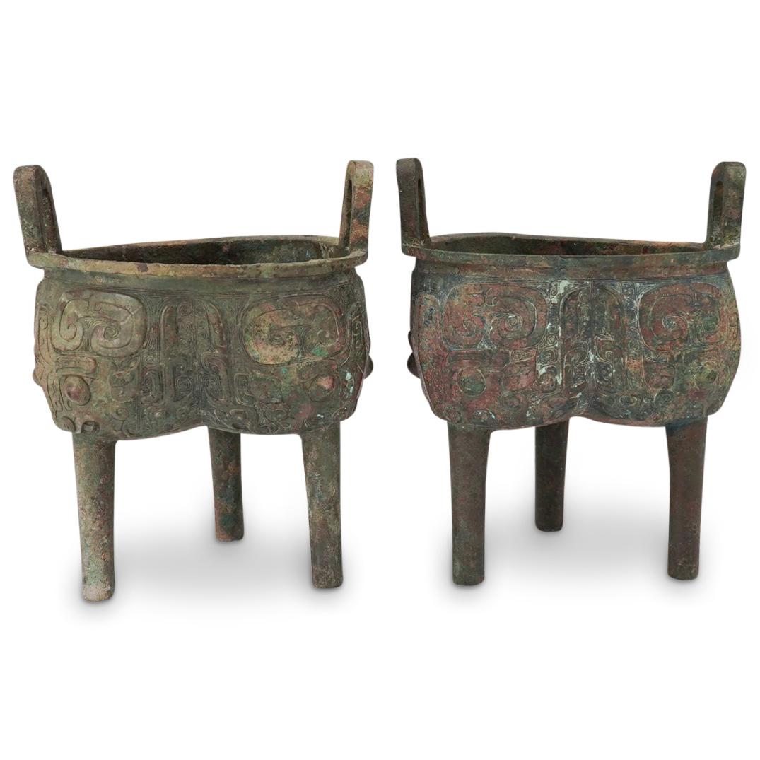 Pair Of Tripod Bronze Liding From Shang or Western Zhou Dynasty (1 of 18)