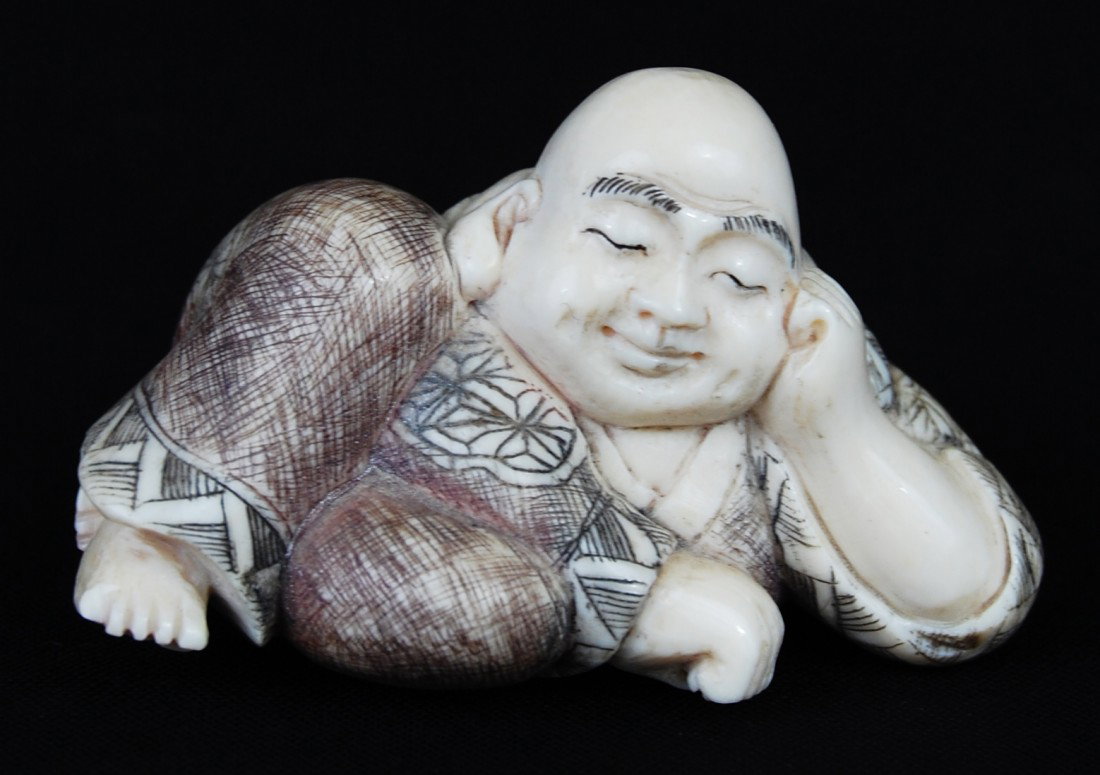 Antique Japanese netsuke Buddha. Signed: DESCRIPTION: Antique Japanese netsuke of a smiling, sleeping Buddha. Signed CIRCA: 1920s MADE IN: china DIMENSIONS: H:1.5" L:2.25" RESERVE: