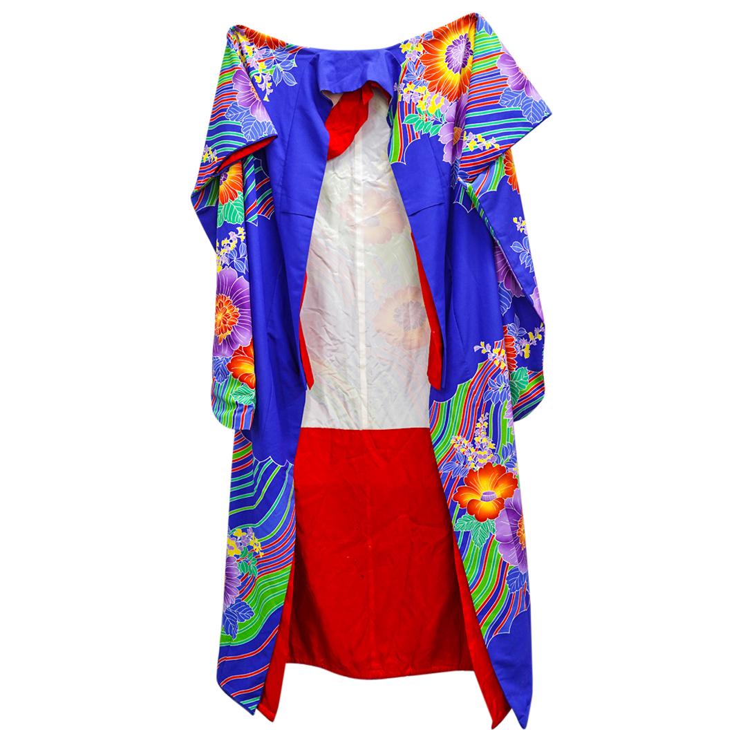 Vintage Floral Kimono: DESCRIPTION: Kimono featuring a polychrome floral pattern against a blue background and a red and white interior. Dimensions are as follows: Collar to bottom hem - H: 61" Shoulder to shoulder - L: 25"