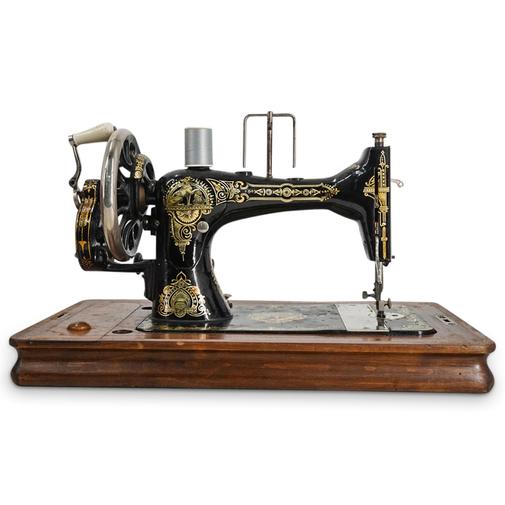 Antique Hengstenberg Justus Hand Crank Sewing Machine (1 of 6)