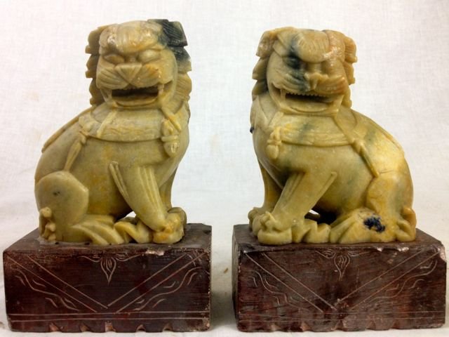 Antique foo dog soapstone book ends: DESCRIPTION: Antique foo dog soapstone book ends CIRCA: 1880s MADE IN: China DIMENSIONS: H:6.25" L:4.25"