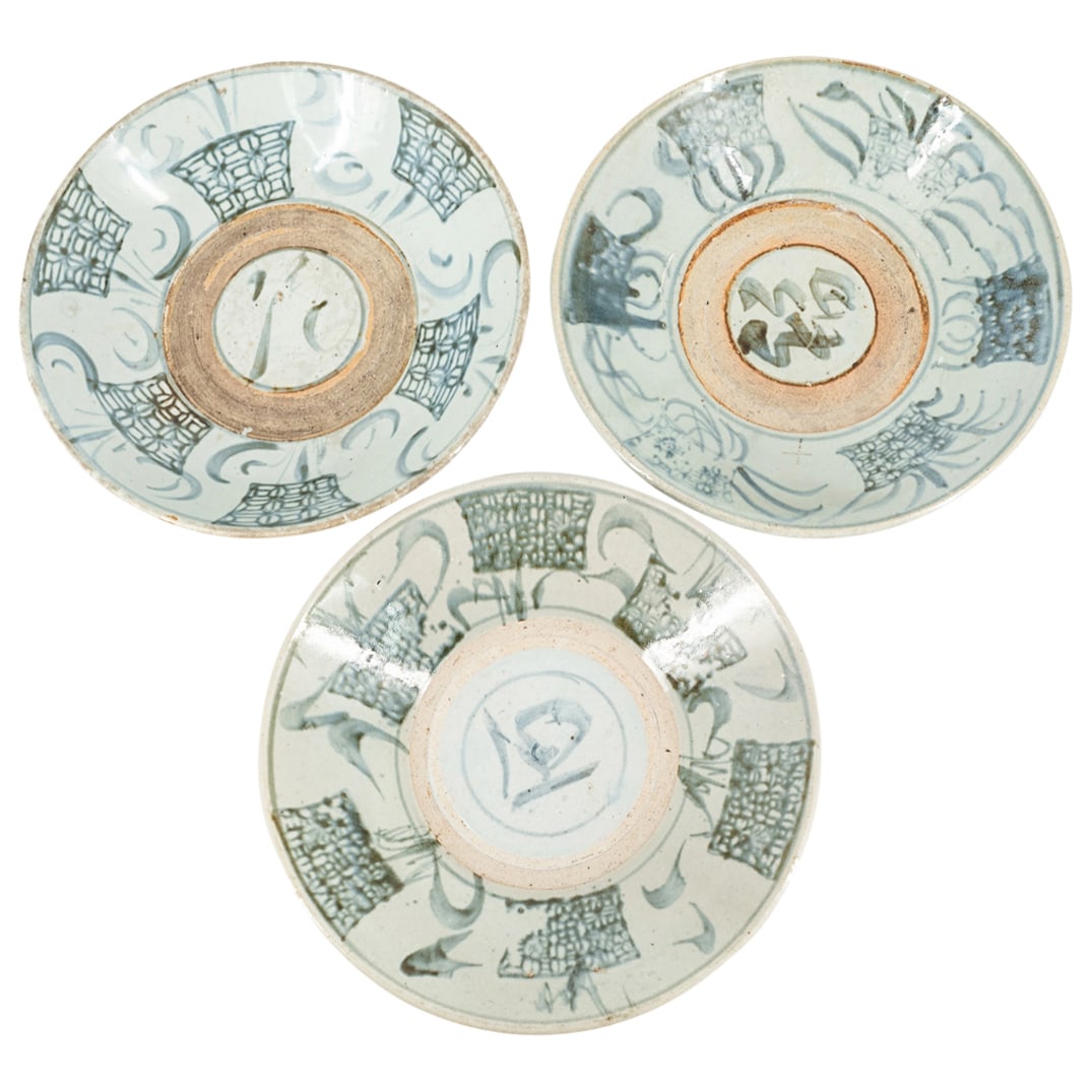 (3 Pc) Chinese Zhangzhou Swatow-Ware Bowls: DESCRIPTION: (3 Pc) Chinese Zhangzhou Swatow-ware bowls (3) likely early Chin copies of the Ming original style, with typical unglaze ring to permit stacking in the kiln, 2 with wax Chinese customs se