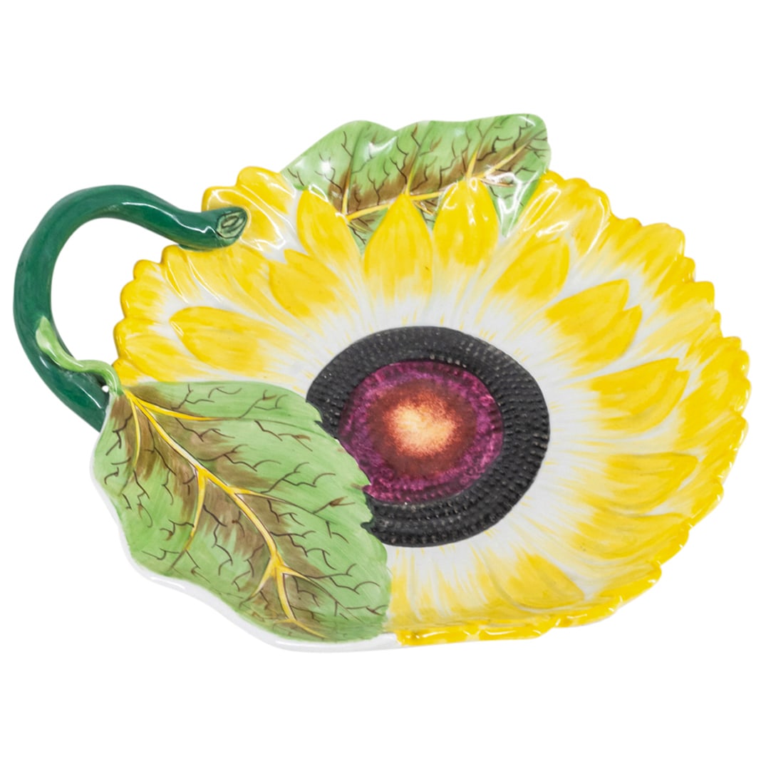 Mottahedeh Italian Majolica Glazed Porcelain Berry Bowl: DESCRIPTION: Vintage Mottahedeh Italian majolica glazed porcelain berry bowl designed with a sunflower motif, painted in polychrome hues. Marked along the underside with Mottahedeh hallmark. CIRCA: 20