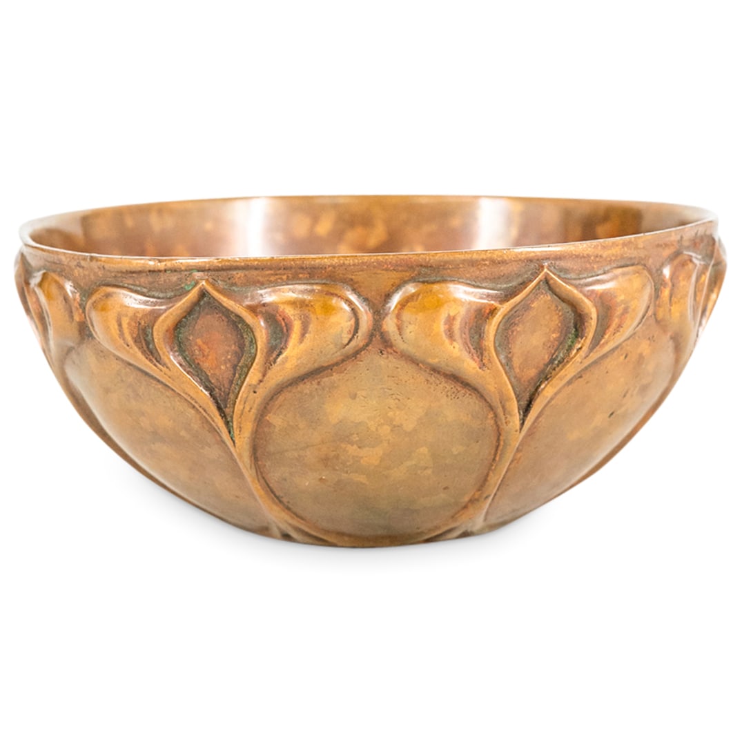 Art Nouveau Edward Colonna (1862-1948) Bronze Bowl: DESCRIPTION: Art Nouveau bronze bowl by Edward Colonna featruing a smooth well and periodic foliage designs on the exterior. CIRCA: Late 19th to early 20th Century ORIGIN: France DIMENSIONS: H: 2.25" 