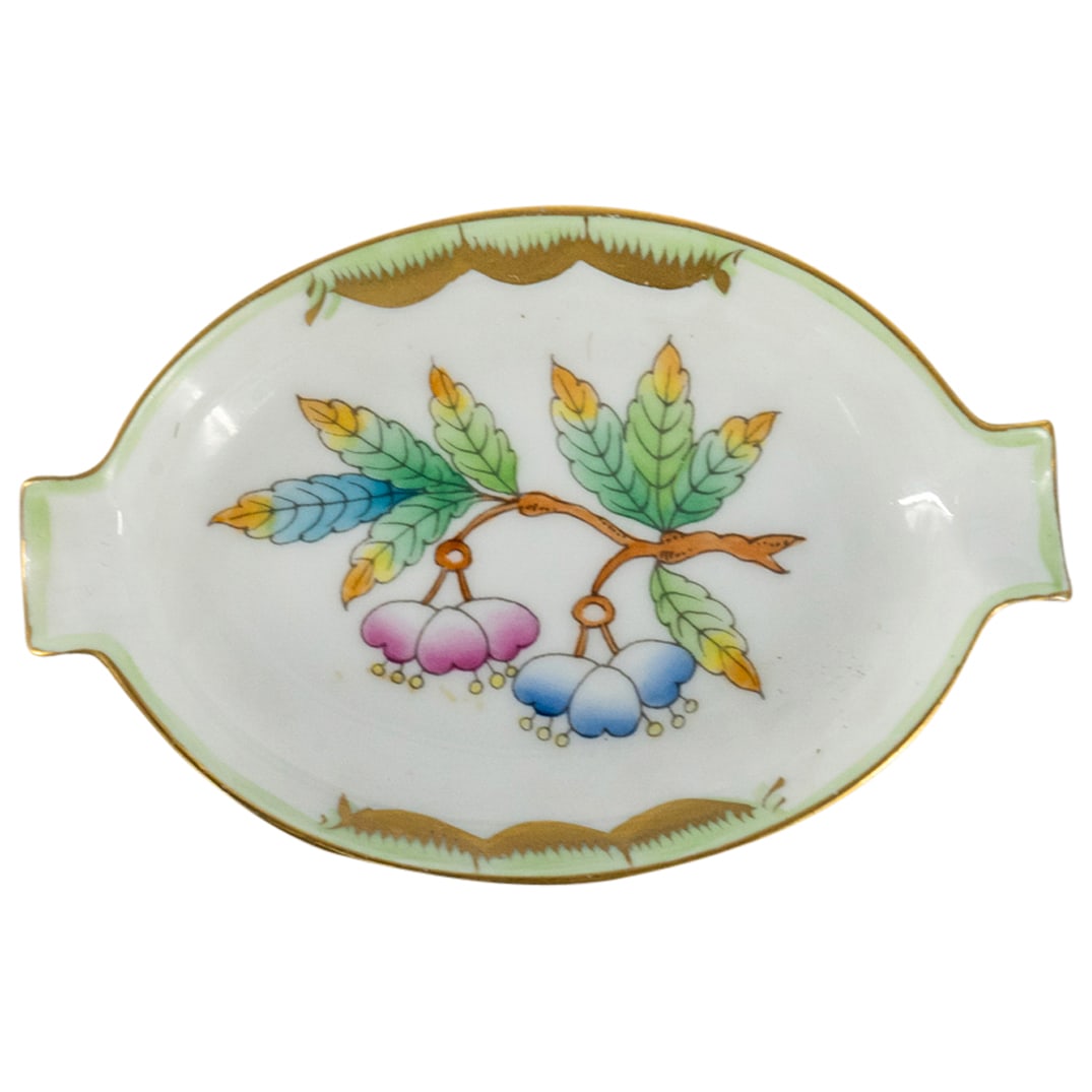 Herend Porcelain "Queen Victoria" Small Oval Ashtray (1 of 3)