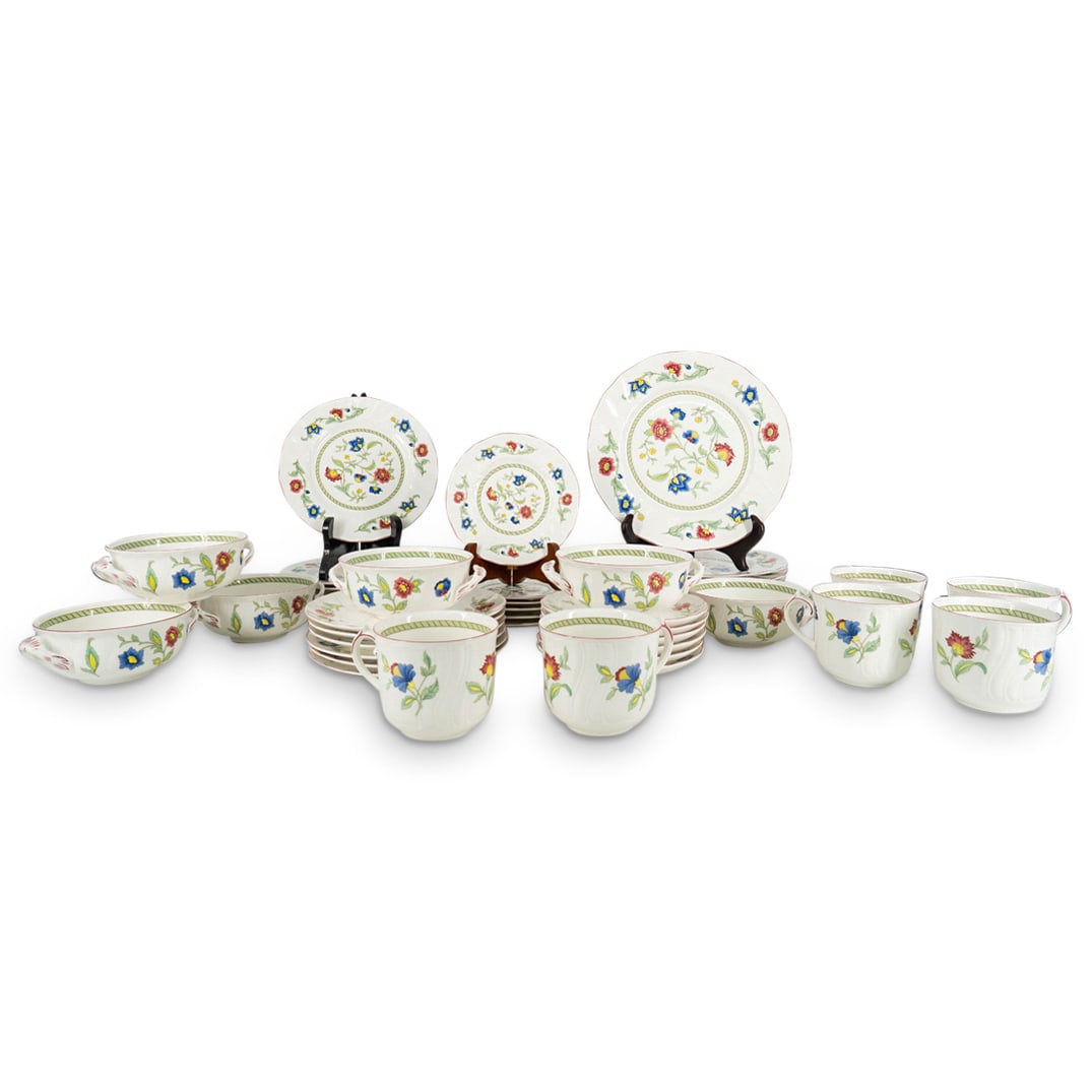 (42 Pc) Villeroy & Boch Porcelain Dinnerware Set (1 of 9)