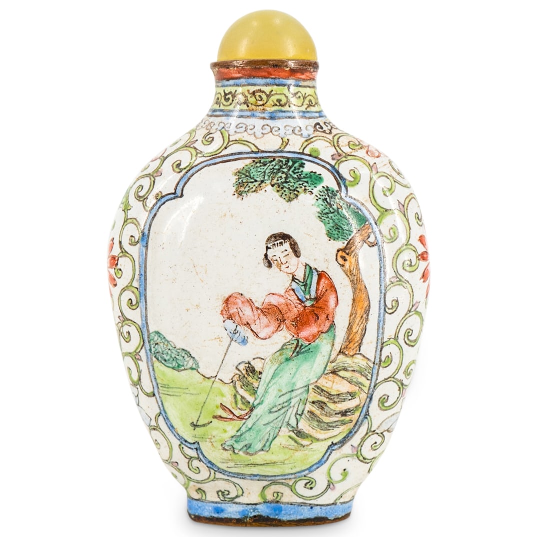 Very Fine Antique Chinese Canton Enamel Snuff Bottle (1 of 4)