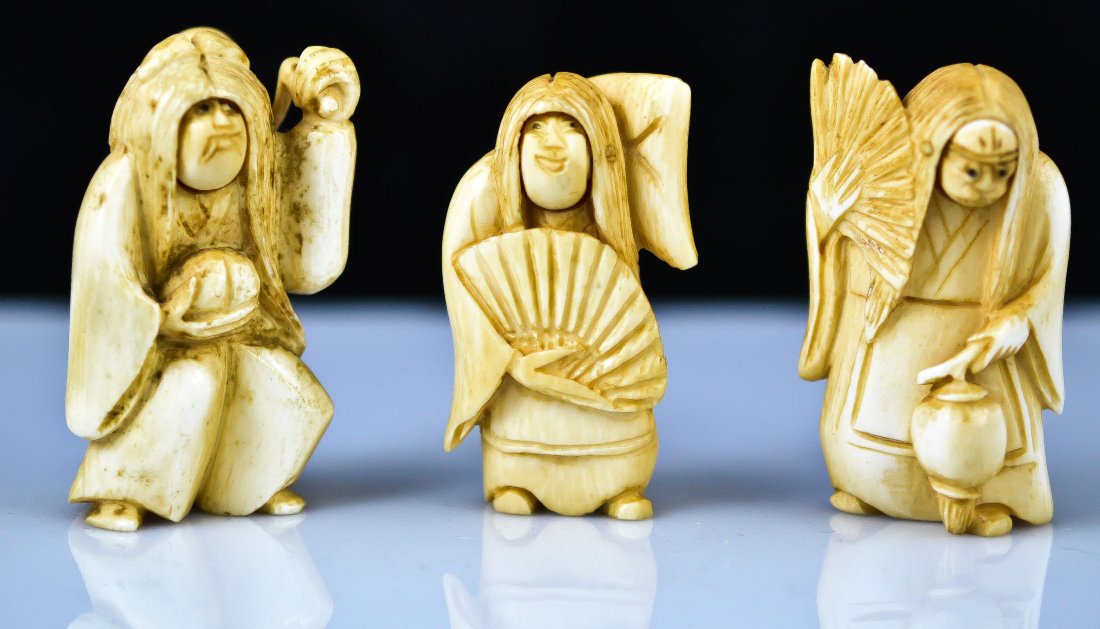 Set of 3 antique Japanese ivory Karakurinetsukes: DESCRIPTION: Set of 3 antique Japanese netsukes with changing faces. All signed underneath CIRCA:19/20th ct MADE IN: Japan DIMENSIONS: H:2.25"
