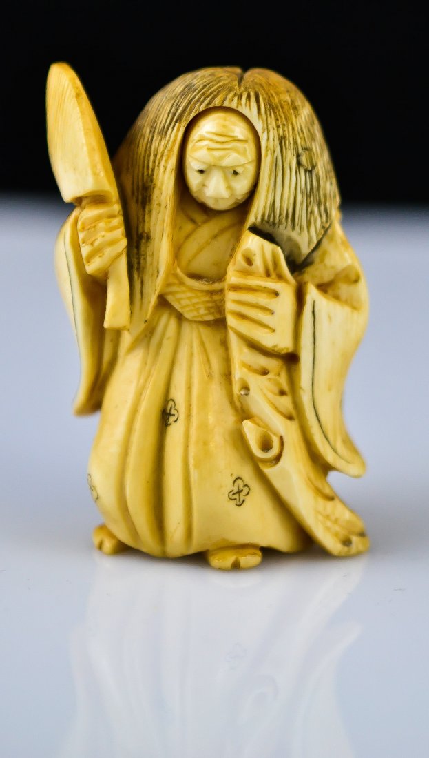 Antique Japanese ivory Karakurinetsuke: DESCRIPTION: Antique Japanese netsuke with changing faces. Signed on the bottom right foot. CIRCA: 19/20th ct MADE IN: Japan DIMENSIONS: H:2.5"