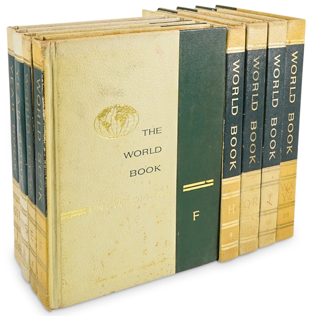 (8 Pc) World Book Encyclopedia Volumes And Year Books (1 of 10)