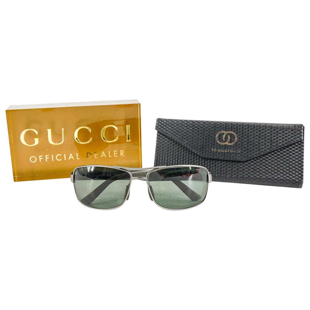VIntage Gucci Sunglasses / Case & Display Logo (1 of 8)