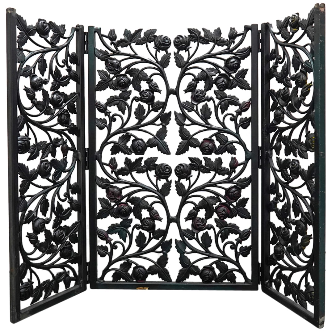 Painted Metal Three-Fold Spark Screen (1 of 4)