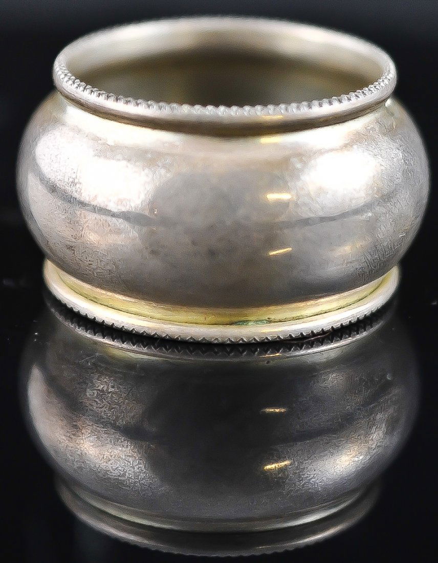 Vintage sterling silver napkin ring. Stamped 925: DESCRIPTION: Vintage sterling silver napkin ring. Stamped 925. 16.5 grams CIRCA: 1950's-1960's MADE IN: France DIMENSIONS: H: 1.75" L: 1"