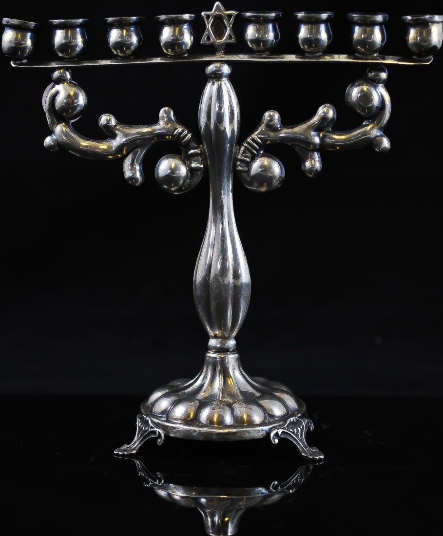 Antique baroque sterling silver Judaic Menorah: DESCRIPTION: Antique baroque sterling silver Judaic Menorah. Hallmarked sterling 925 on the base. Weighs 5.5 ounces CIRCA: 1920s MADE IN: USA DIMENSIONS: H:8" L:7.5"