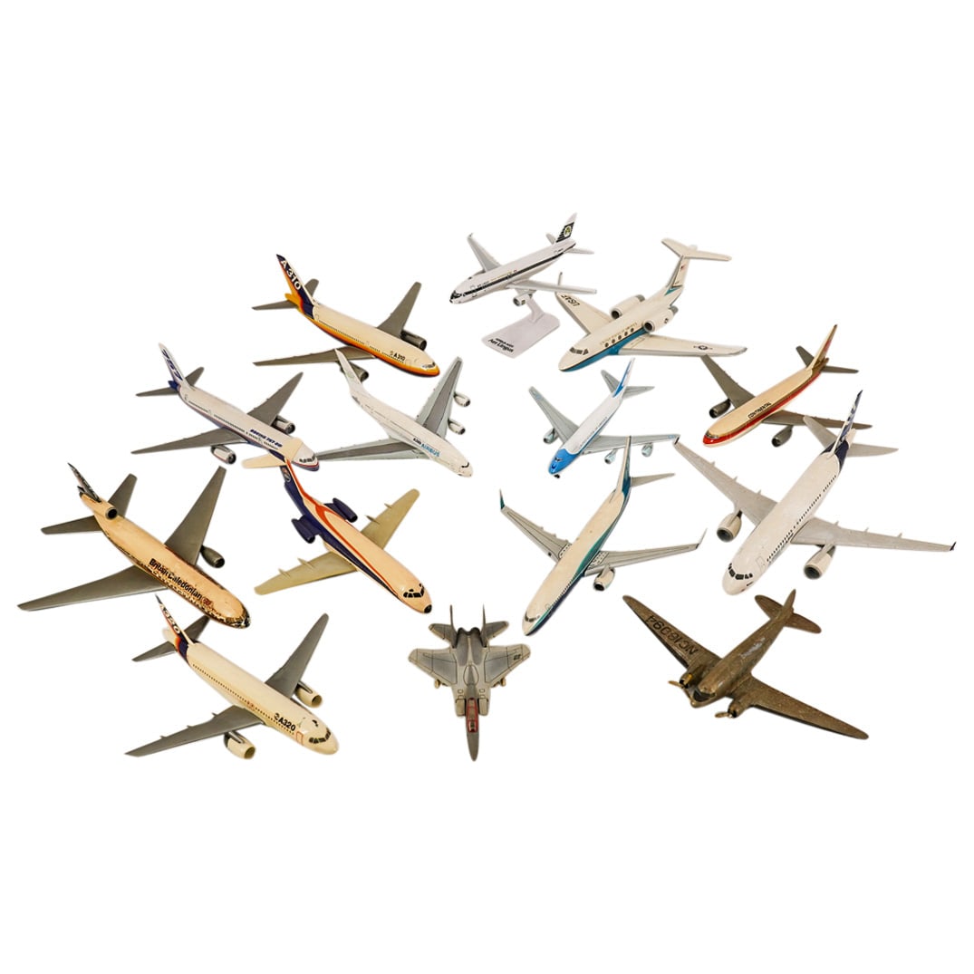 (14 Pc) Vintage Assorted Small Aircraft Model Grouping Collection Set (1 of 20)