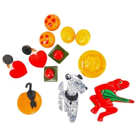 (8 Pc) Assorted Vintage Bakelite Jewelry Grouping