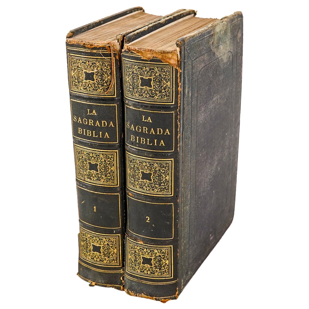 (2 Pc) Antique 1867 Spanish Language Holy Bible: DESCRIPTION: (2 Pc) Antique Spanish Holy Bible by Don Feliz Torres Amat. Translated from the Vulgata Latina. By Libreria de Garnier Hermanos. 2 Volumes. In Spanish language, with illustrations. New Ed