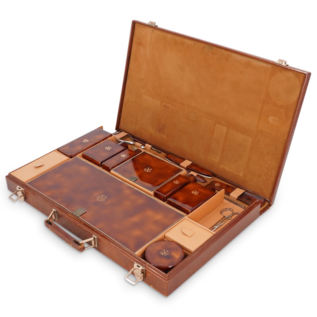 (24Pc) Antique Bakelite Traveling Vanity Set (1 of 11)