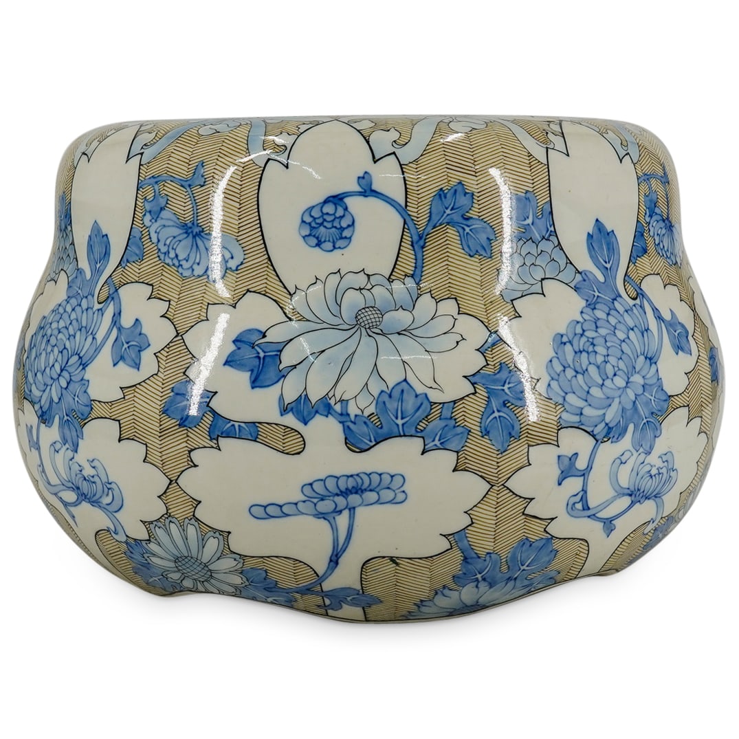 A large Japanese Imari Glazed Porcelain Jardiniere/Hibachi Planter (1 of 8)