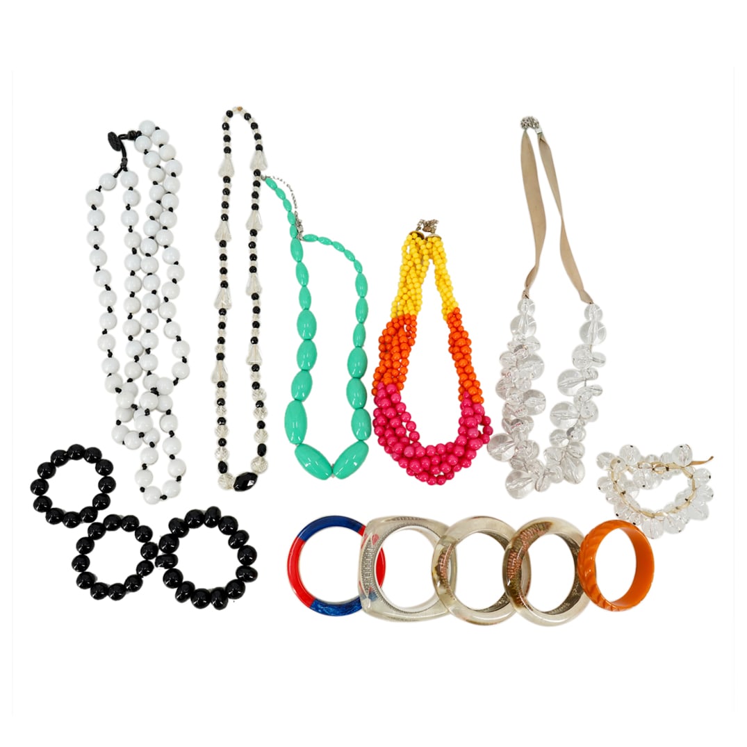 (14 Pc) Vintage Assorted Acrylic Costume Jewelry Grouping (1 of 20)