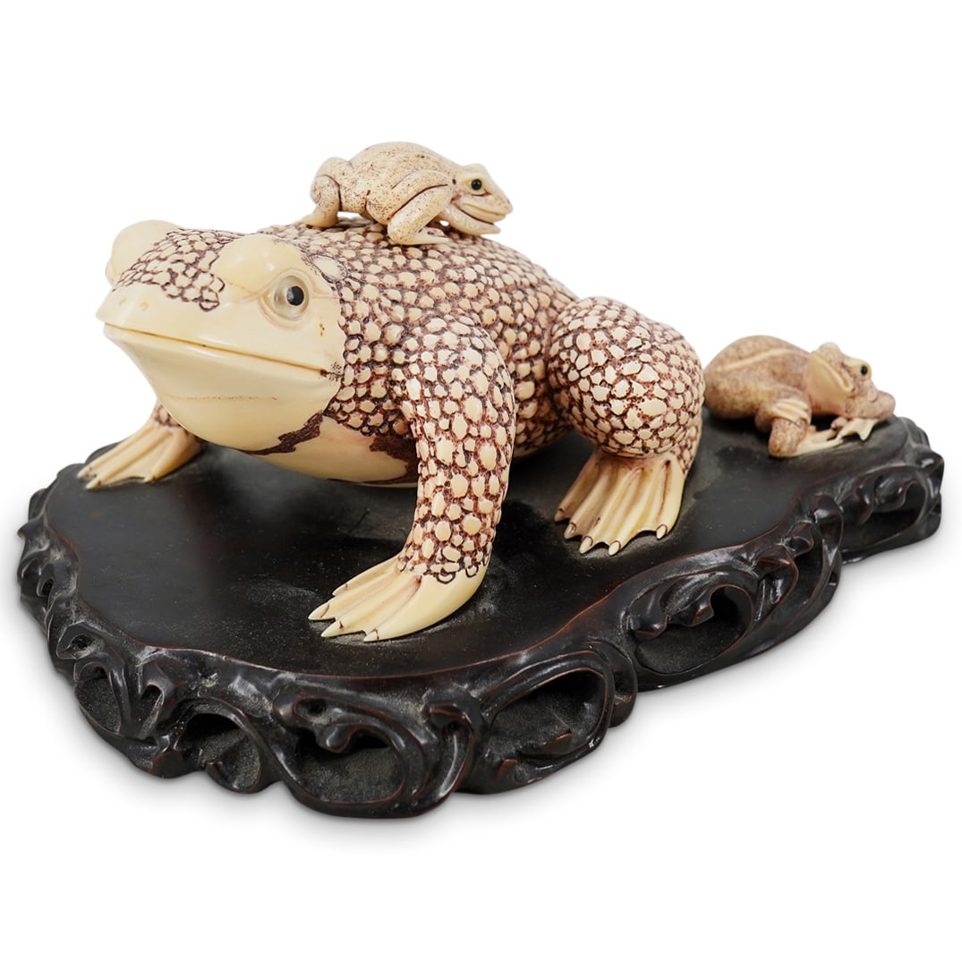 Japanese Carved Frog Sculpture (1 of 9)
