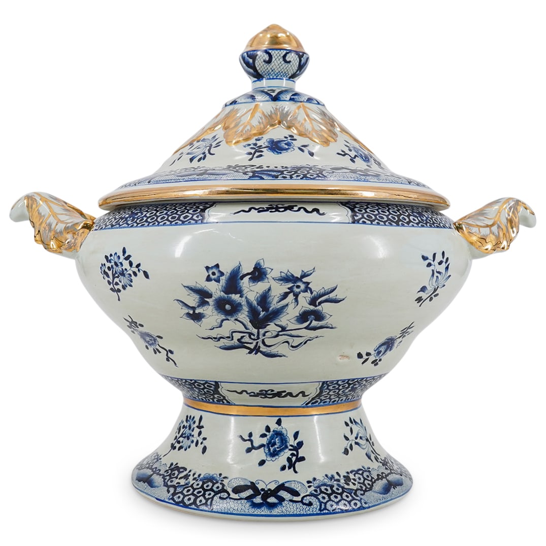 Oriental Accent Porcelain Soup Tureen: DESCRIPTION: Oriental Accent Porcelain soup tureen, in blue and white porcelain, decorated with cobalt blue floral motifs and gilt accents. Marked with "Oriental Accent" and "Not for Food Use, Decorat
