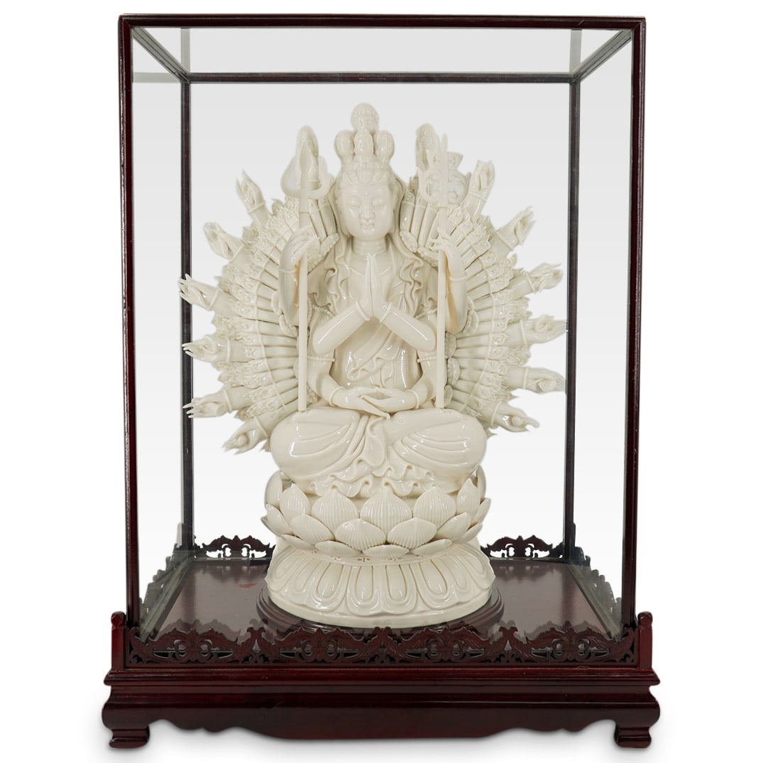 Vintage Chinese Blanc De Chine Porcelain Guan Yin In Display Case (1 of 10)