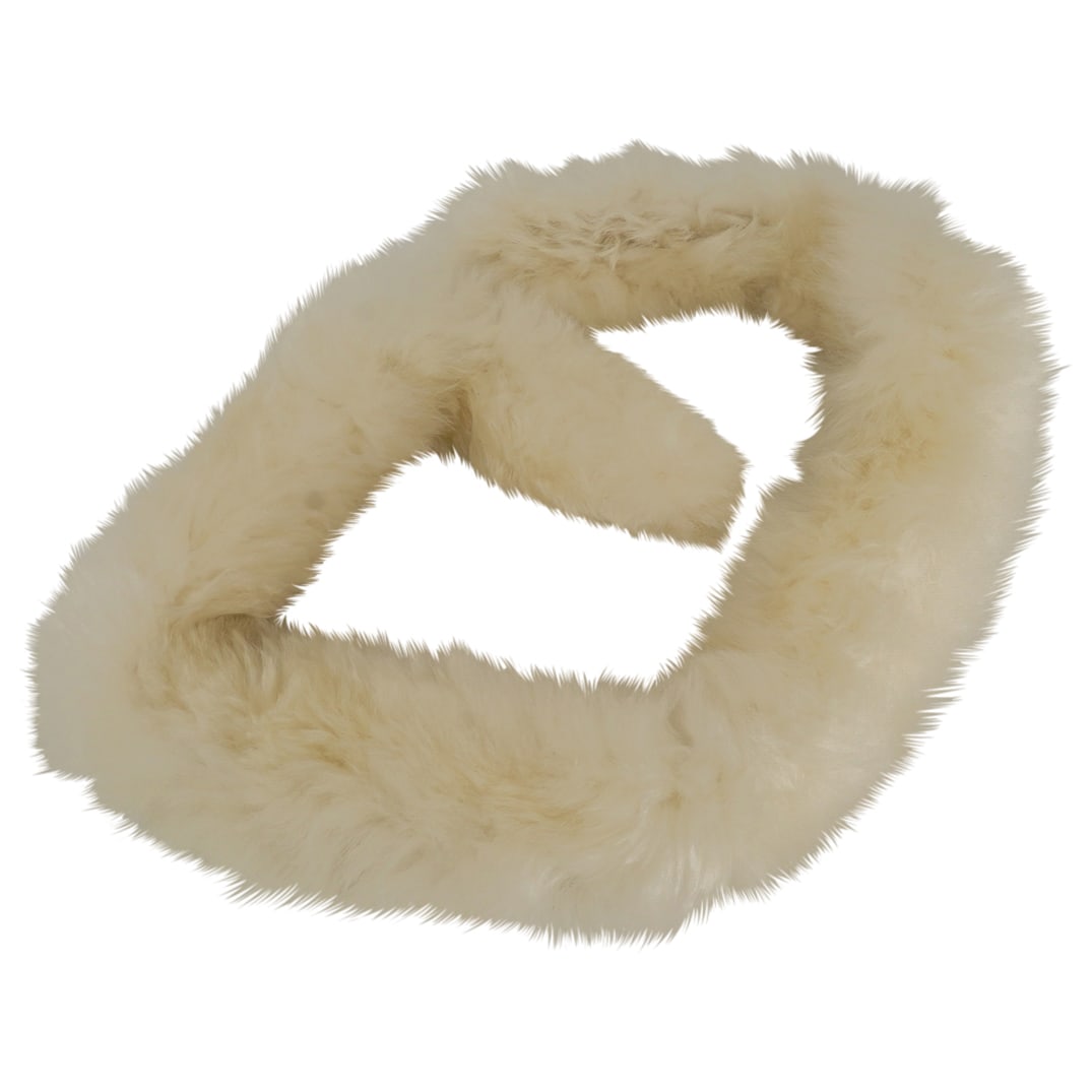 Peruvian Baby Alpaca Fiber Scarf: DESCRIPTION: Peruvian baby alpaca fiber scarf in white color. Marquez with Factoria Alpaquita label, from Peru. CIRCA: 20th Century ORIGIN: Peru DIMENSIONS: L: 36" W: 2 1/2" CONDITION: Good condition 