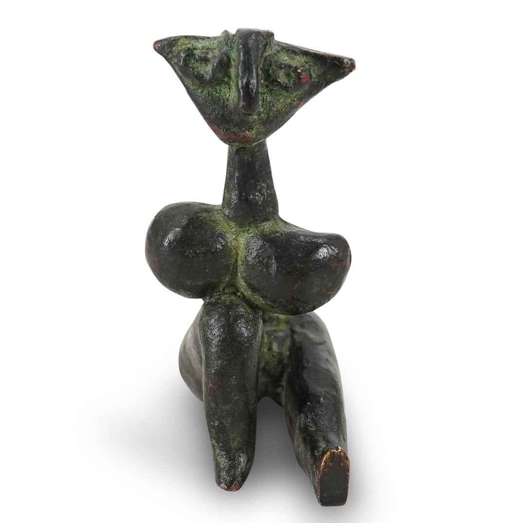 After Pablo Picasso Abstract Female Seated Nude Bronze Figure: DESCRIPTION: Patinated bronze sculpture after Pablo Picasso, representing an abstracted seated nude female figure with voluptuous exaggerated features. CIRCA: 20th Century ORIGIN: Spain DIMENSIONS: H: