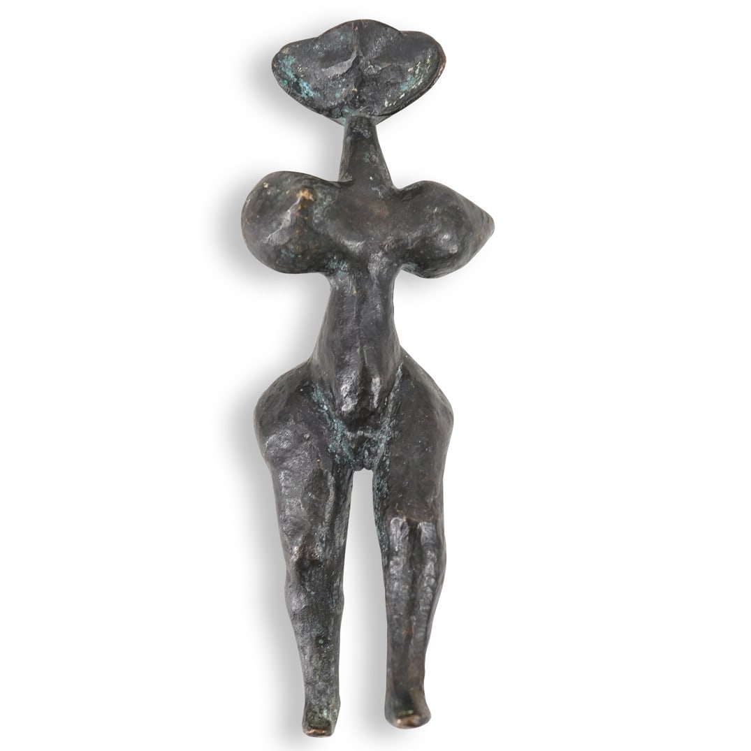 After Pablo Picasso Abstract Female Standing Nude Bronze Figure: DESCRIPTION: Patinated bronze sculpture after Pablo Picasso, representing an abstracted standing nude female figure with voluptuous exaggerated features. CIRCA: 20th Century ORIGIN: Spain DIMENSIONS: 