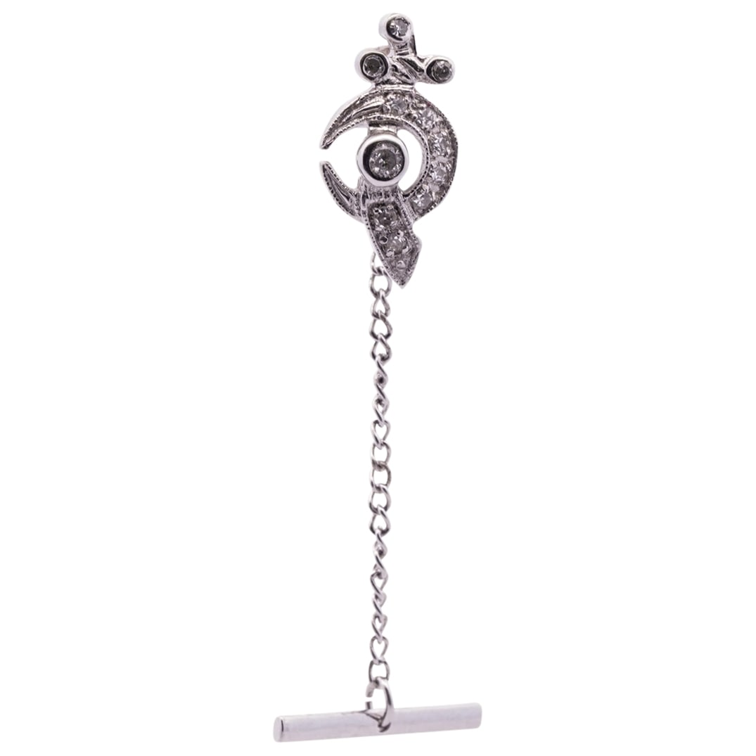 Masonic 14k Gold and Diamond Pin: DESCRIPTION: A Masonic 14k white gold pin inserted with approx. .25cts of round cut diamonds. Total Weight: 2.9 Grams (1.8 dwt) CIRCA: 20th Cent. ORIGIN: USA DIMENSIONS: 19mm x 10mm CONDITION: Great C