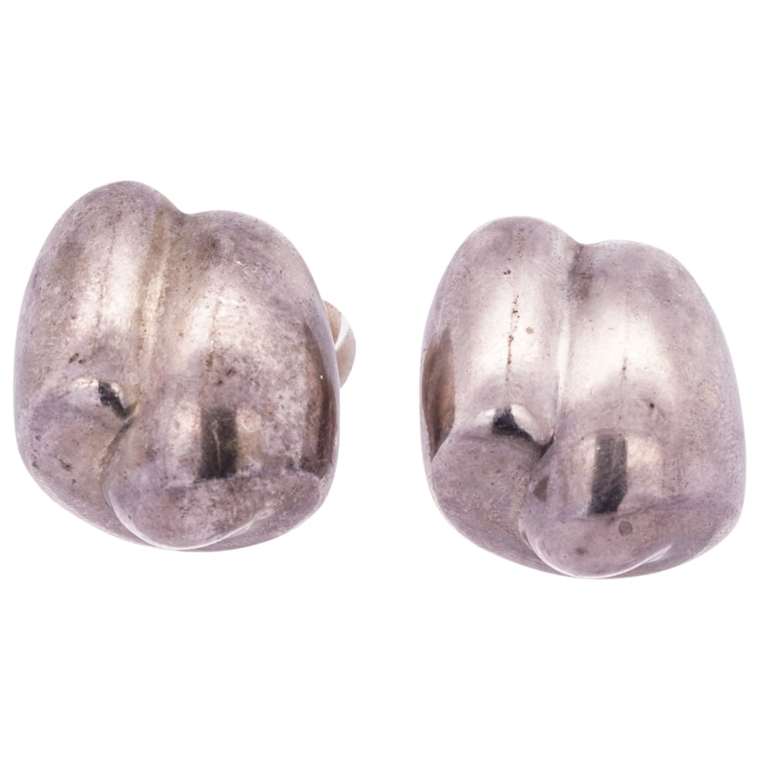 Patricia Von Musulin Modernist Sterling Silver Earrings: DESCRIPTION: Patricia Von Musulin Modernist Sterling Silver Earrings, stamped along the back "Von Musulin". Total Weight: 27 Grams CIRCA: 1980s ORIGIN: USA DIMENSIONS: 25mm x 25mm CONDITION: Great Con