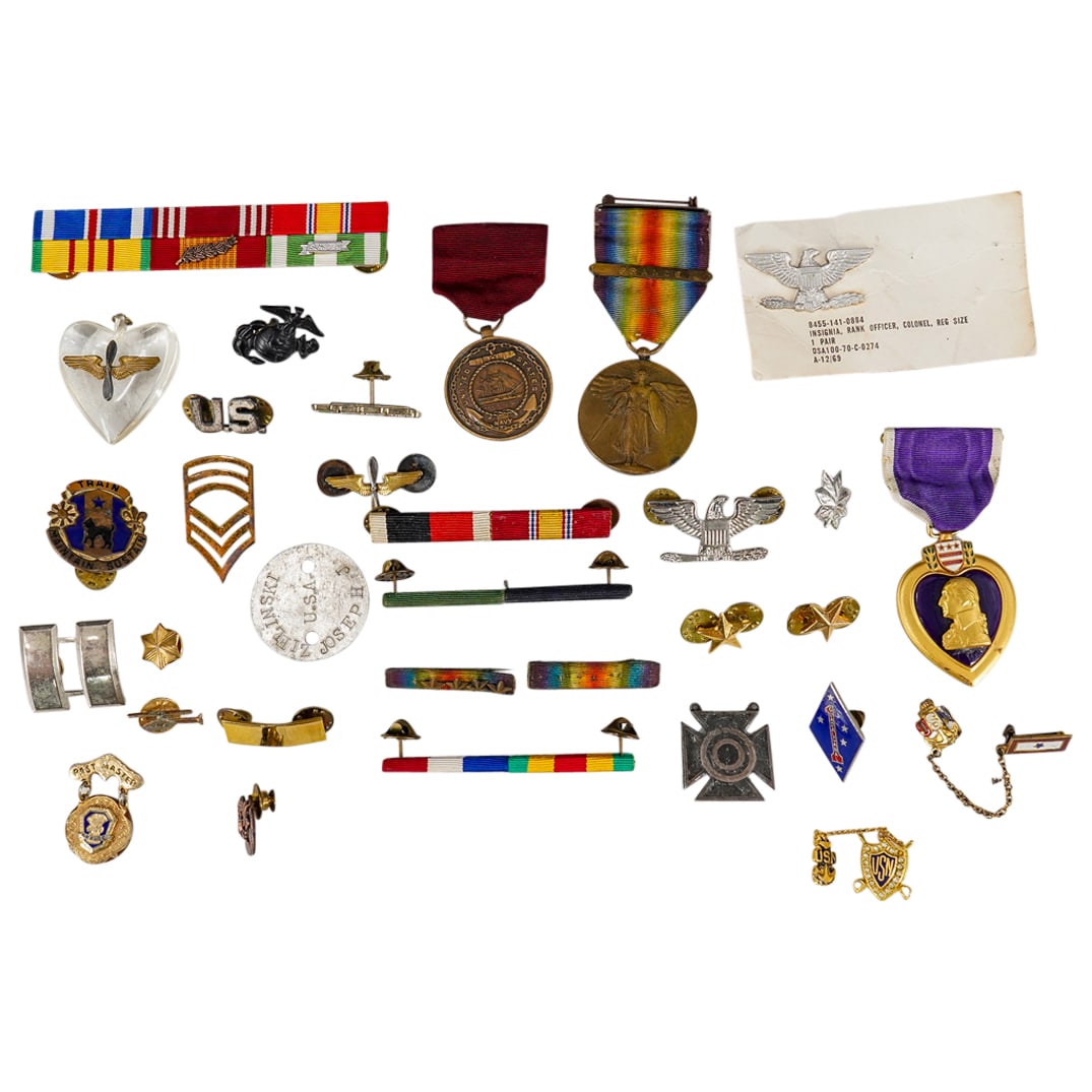 (32 Pc) U.S. Military Medals & Insignia (1 of 6)