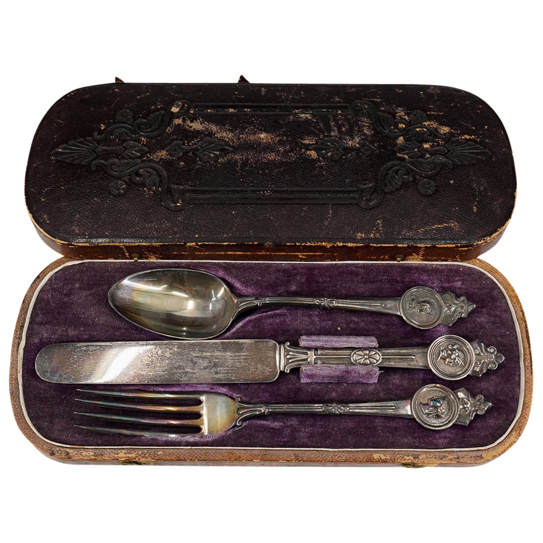 Gorham Sterling Silver "Medallion" Child Silverware Set (1 of 16)