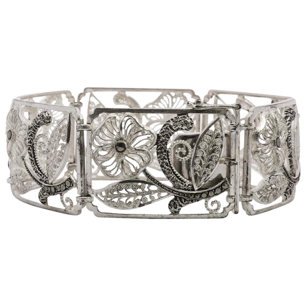 Vintage 835 Silver Floral Filigree Lace Bracelet: DESCRIPTION: Vintage 835 Silver Floral Filigree Lace Bracelet. Marked 835. Total weight: 22 grs. CIRCA: 20th Century ORIGIN: Unknown DIMENSIONS: L: 7 1/2". Total weight: 22 grs. CONDITION: Good condit