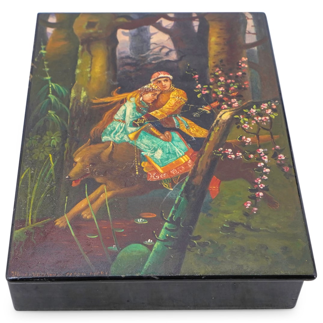 Russian Papier Mache Lacquered Box (1 of 9)
