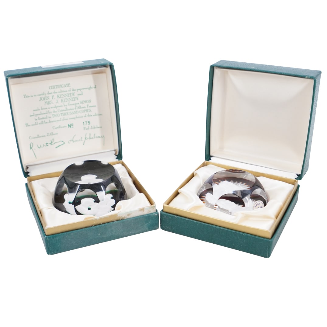 (2 Pc) Cristalleries d'Albret Crystal Paperweights: DESCRIPTION: Pair of Cristalleries d'Albret crystal paperweights, one being a limited edition of John F. Kennedy and Mrs. J. Kennedy, made from a sculpture by Georges Simon, 175/2000. The other portra