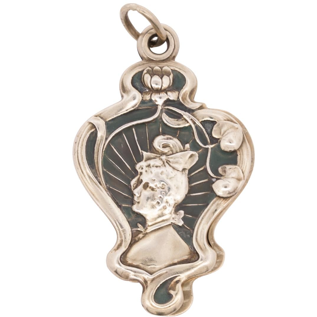Art Nouveau Plique à Jour Locket (1 of 3)