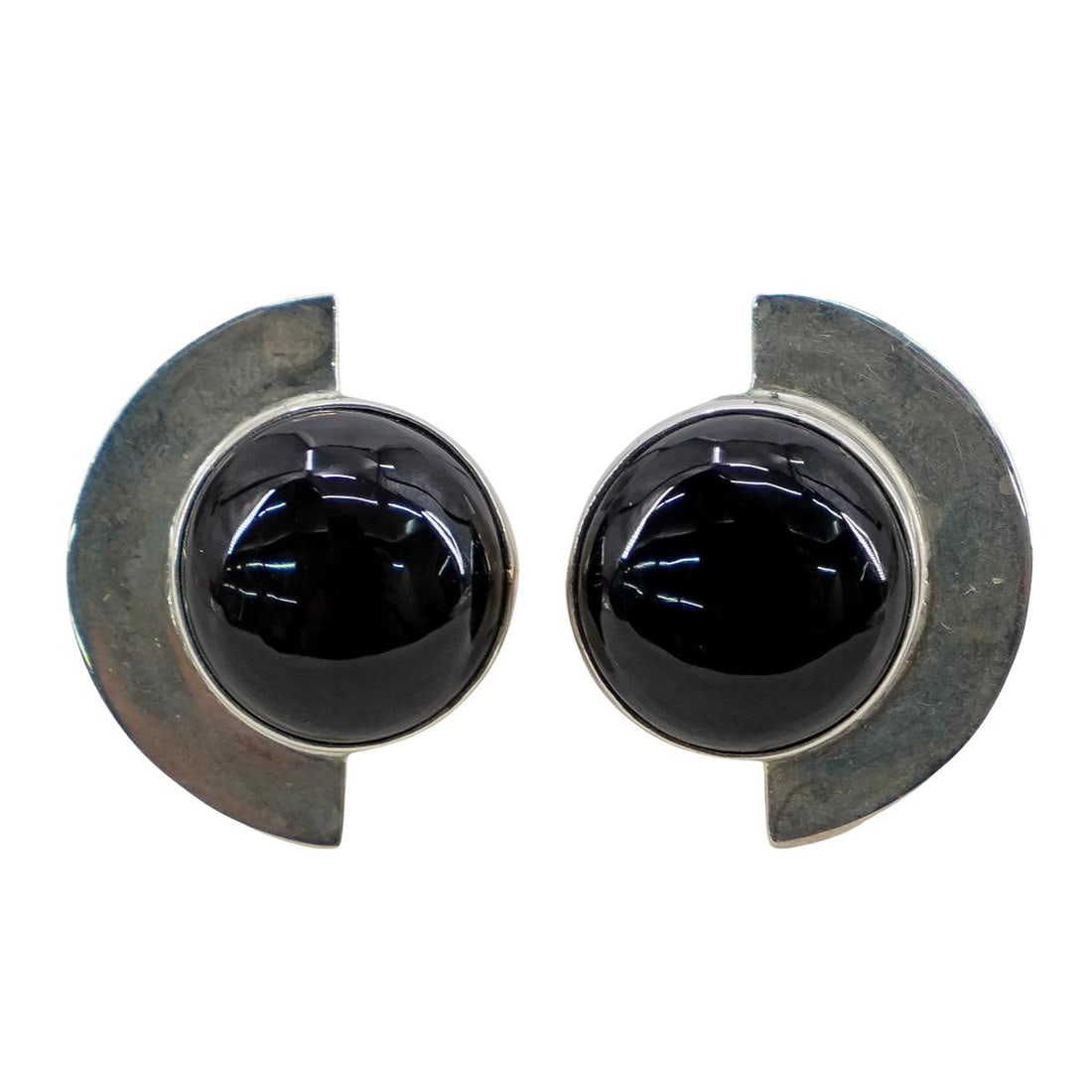 Cerro Blanco Silver & Onyx Earrings: DESCRIPTION: Signed 925 and maker Cerro Blanco on back, sterling silver earrings with onyx cabochon center stone. Total weight: 16.5g CIRCA: 20th Century ORIGIN: Mexico DIMENSIONS: H: 1" W: 1" CONDITI