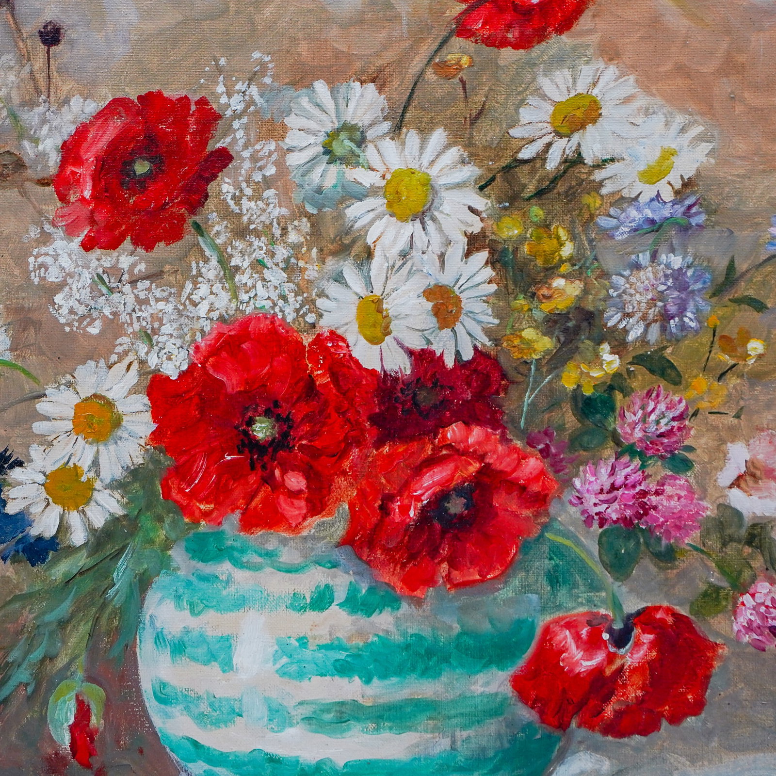 Stefanie Trautweiler Oil Painting of a Floral Arrangement: DESCRIPTION: Stefanie Trautweiler is well known for her floral still life paintings. Oil on canvas depicting a floral arrangement of wildflowers, daisies, poppies, and clover with a neutral background