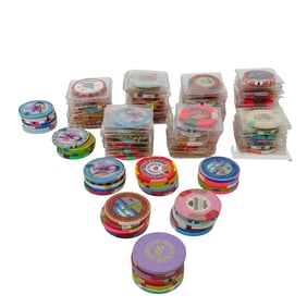 (122pc) Casino Chips Set: Collectible Memorabilia