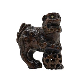 Japanese Edo Carved Wooden Foo Dog Netsuke