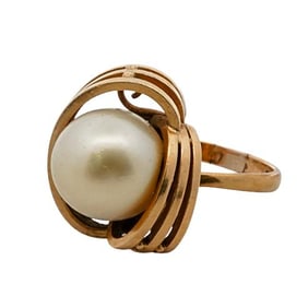 18k Gold Modernist Pearl Ring